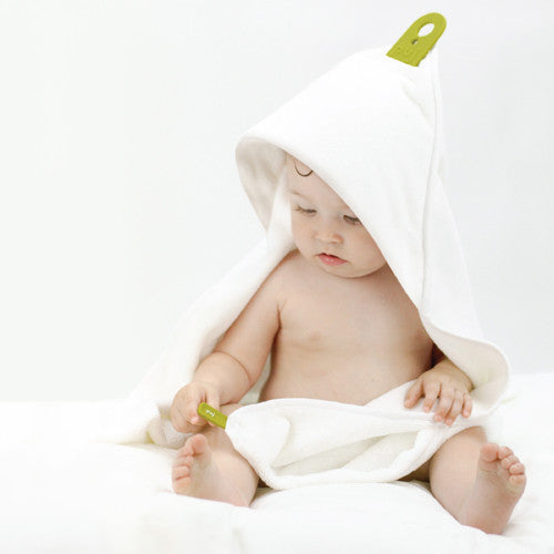 Hug - Hands Free Hooded Infant Towel - Through my baby's eyes